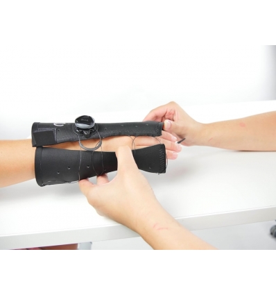Mise en place de l'attelle thermoformable Exos poignet-pouce court