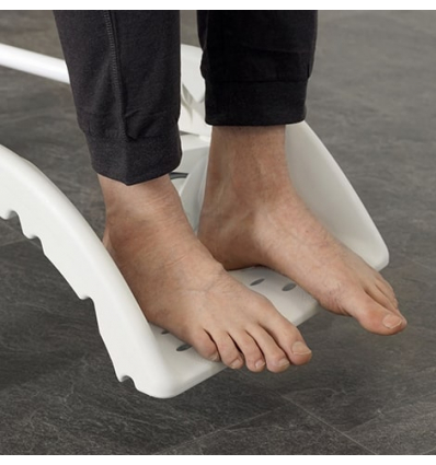 Repose-pieds pour chaise de douche verte Etac Clean à hauteur fixe