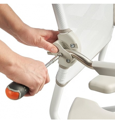 Réglable en hauteur chaise de douche et de toilettes Etac Swift Mobil 2