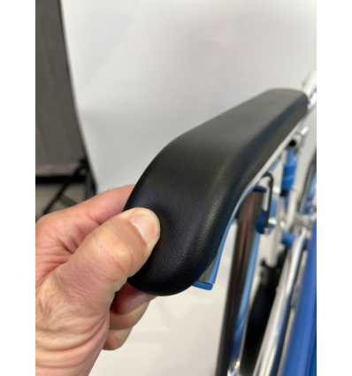 Poignée de la chaise percée à roulettes Minorque