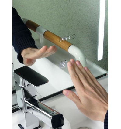 Lavabo avec miroir interactif réglable en hauteur