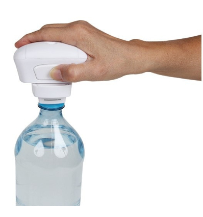 Ouvre bouteille électrique automatique sur une bouteille d'eau