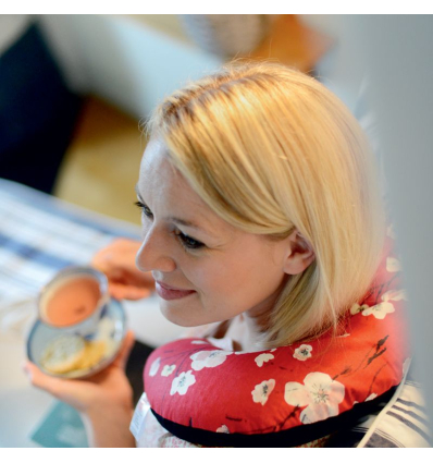 Coussin chauffant cervicales graines de lin Sissel Aroma Neck Roll pour femme