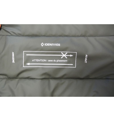 Coussin antidérapant anti-glisse pour fauteuil avec indication du bon sens