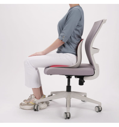 Assise ergonomique d'aide à la posture Curble Chair Ablue sur une chaise de bureau