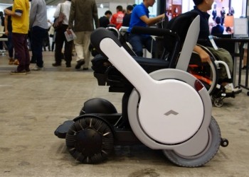 A Tokyo, le CEATEC présente les fauteuils roulants de demain