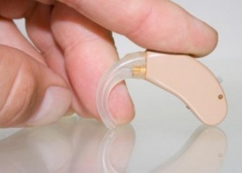 Perte d'audition : comment aménager son domicile ?