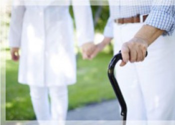 Canne ou déambulateur: Comment faire le bon choix ?