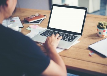 Posture, motricité et ergonomie : adaptez votre bureau !