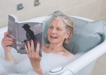 Continuer à profiter de sa baignoire grâce aux élévateurs de bain