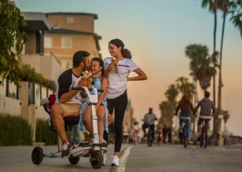 Perfectionnez le scooter ATTO avec des accessoires Mobio