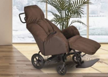 Fauteuil à pousser manuel ou électrique: Quel modèle choisir ?